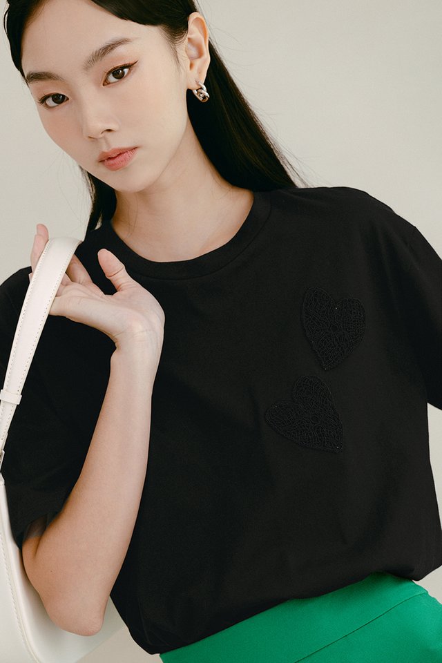 HEARTS EMBROIDERY TEE IN BLACK