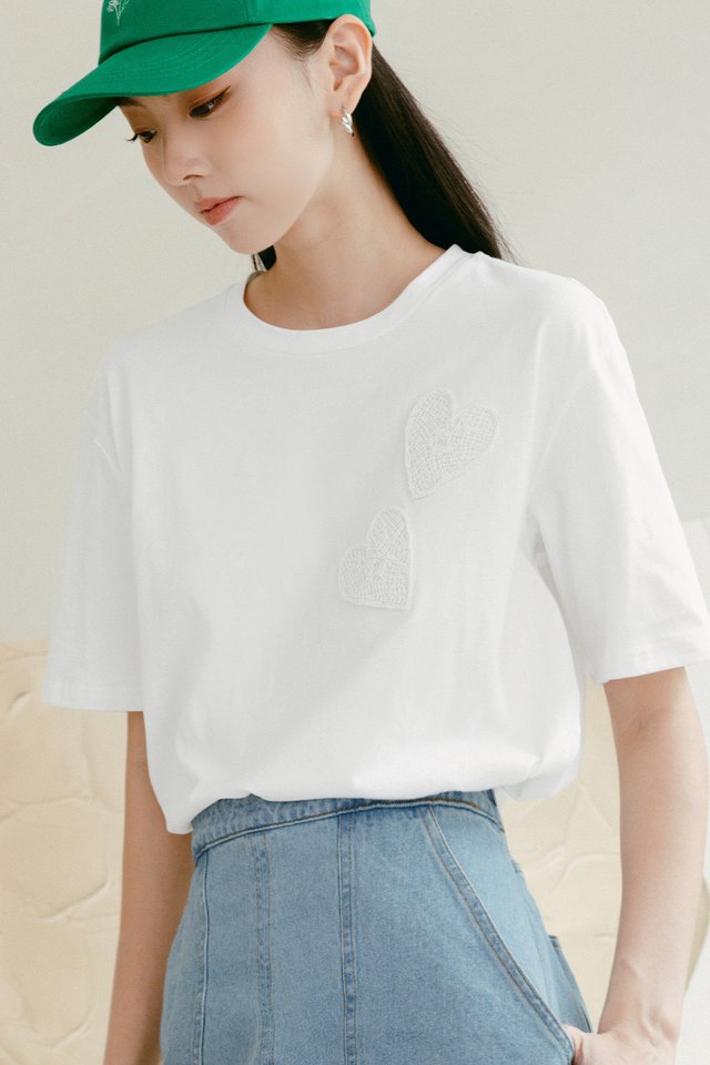HEARTS EMBROIDERY TEE IN WHITE