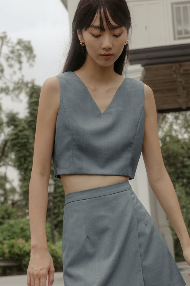 ELYSIA TWO-WAY TOP IN ASH BLUE