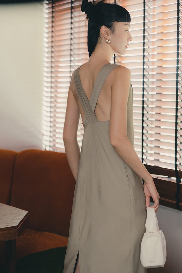 RENLEY CROSS BACK MAXI IN TAUPE