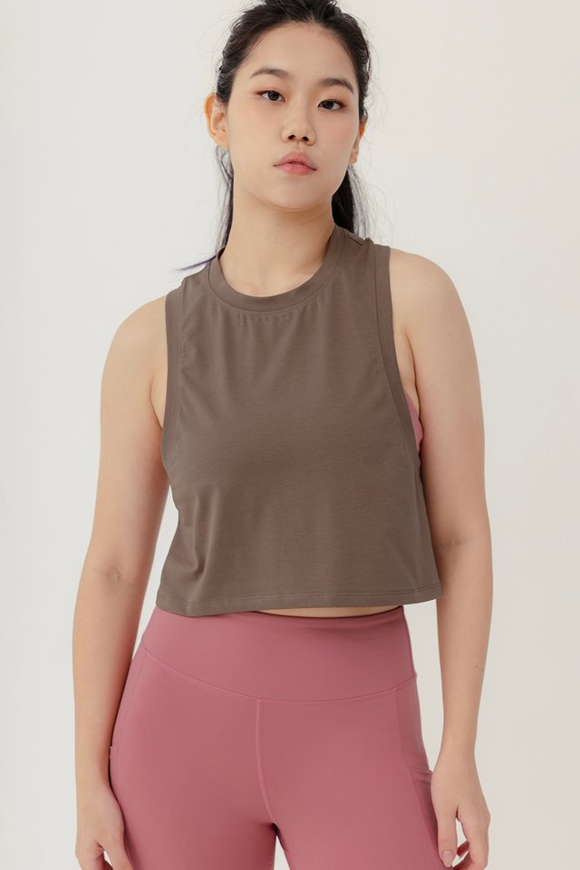 AIRE CROPPED RACER TANK IN CHOCO