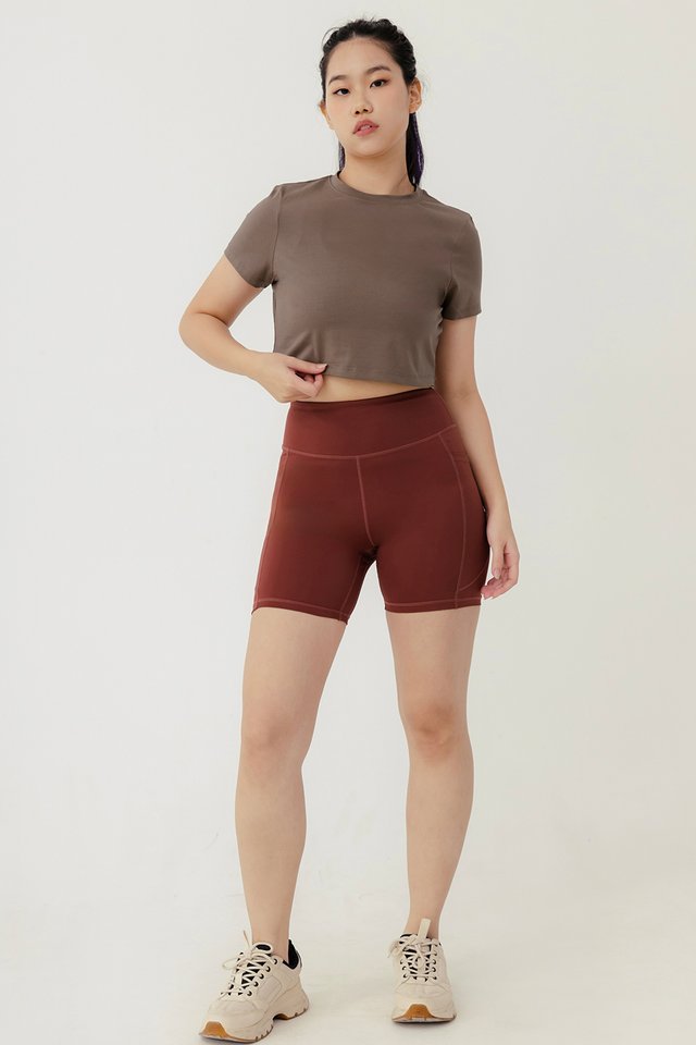 AIRE CROPPED TEE IN CHOCO