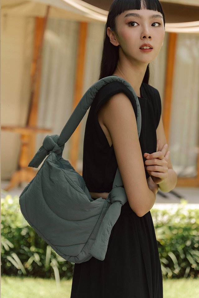 RIDGES PUFFY CARRY SLING IN SAGE