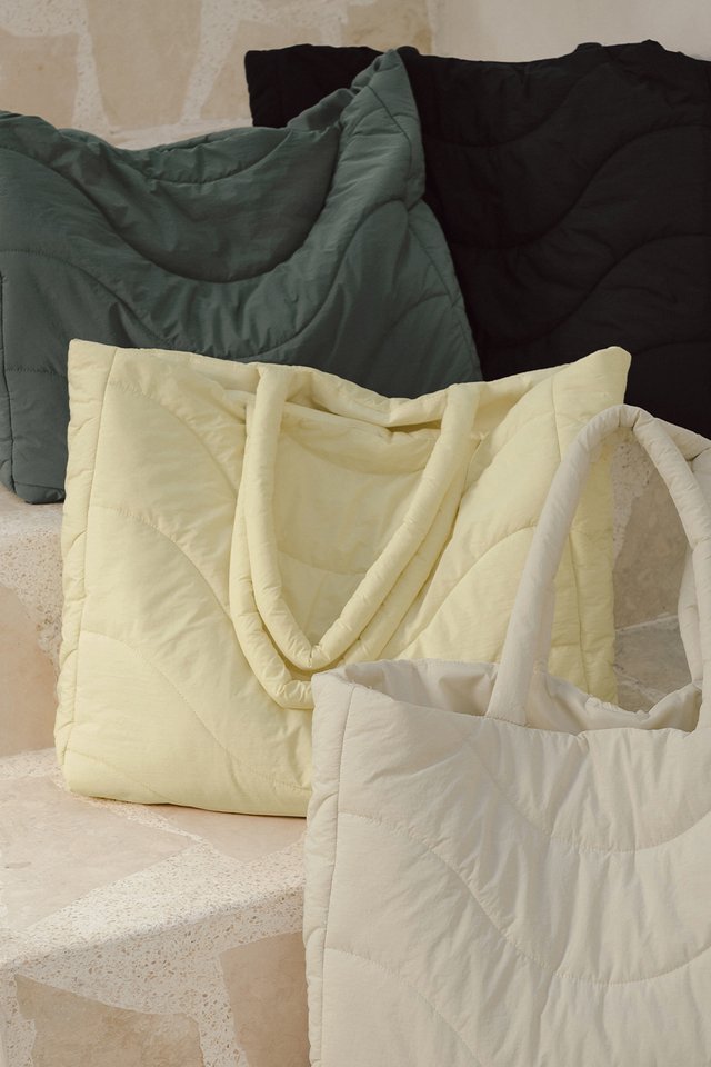 RIDGES PUFFY TOTE IN BUTTER