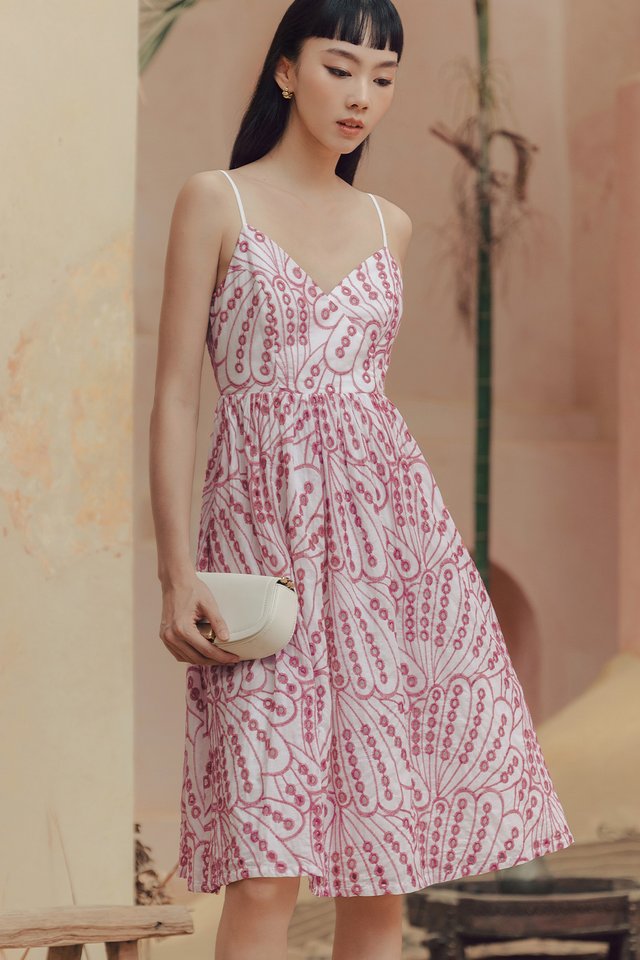 MIRAGE EMBROIDERY MIDI IN PINK