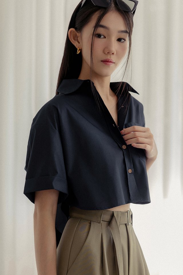 ALLEE CROPPED SHIRT IN NAVY