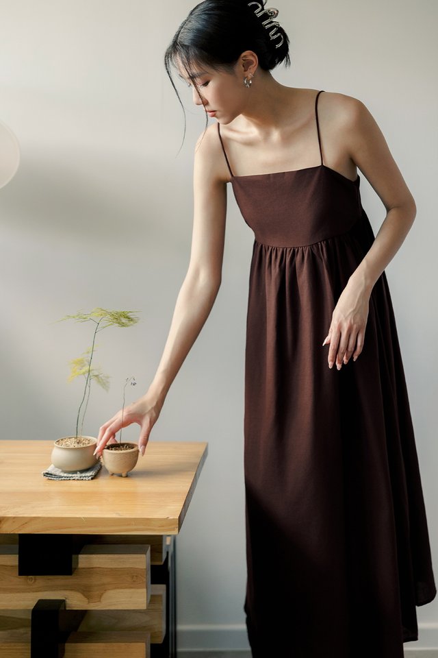 AURELIA TIE BACK LINEN MAXI IN MAHOGANY