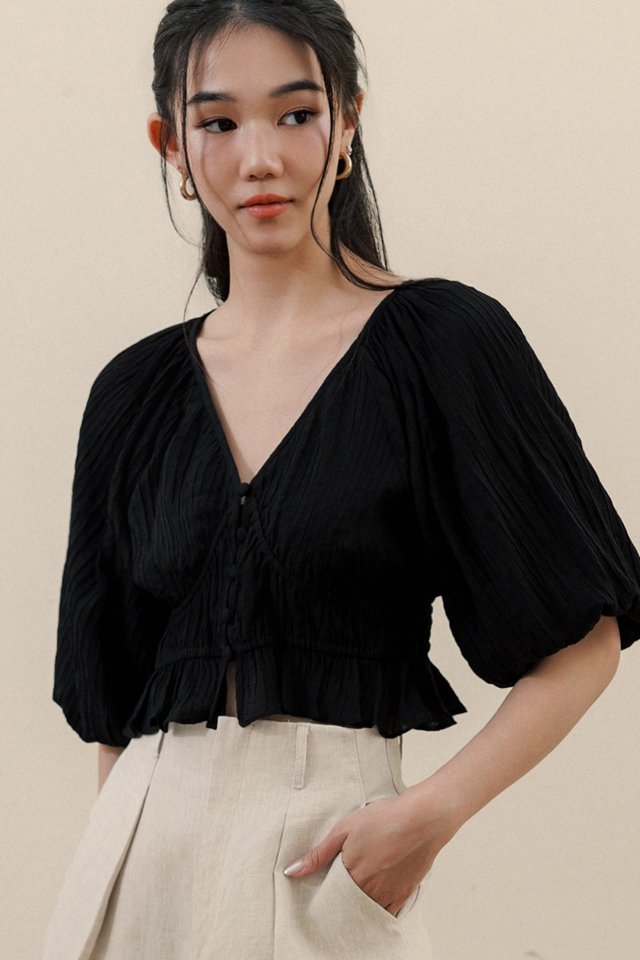 MILA TOP IN BLACK