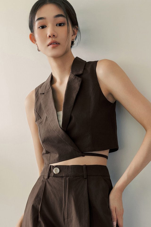 PARSONS LINEN TIE VEST IN ESPRESSO