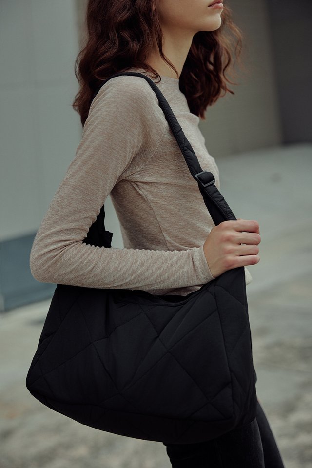 KENDALL HOBO PUFFER BAG IN BLACK