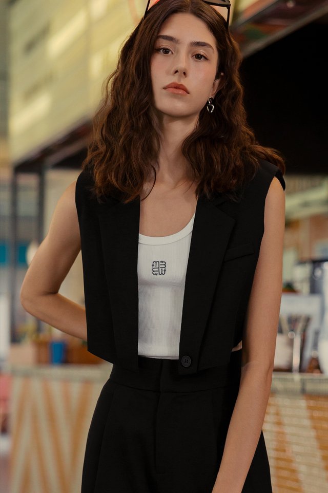 ZOEN VEST IN BLACK