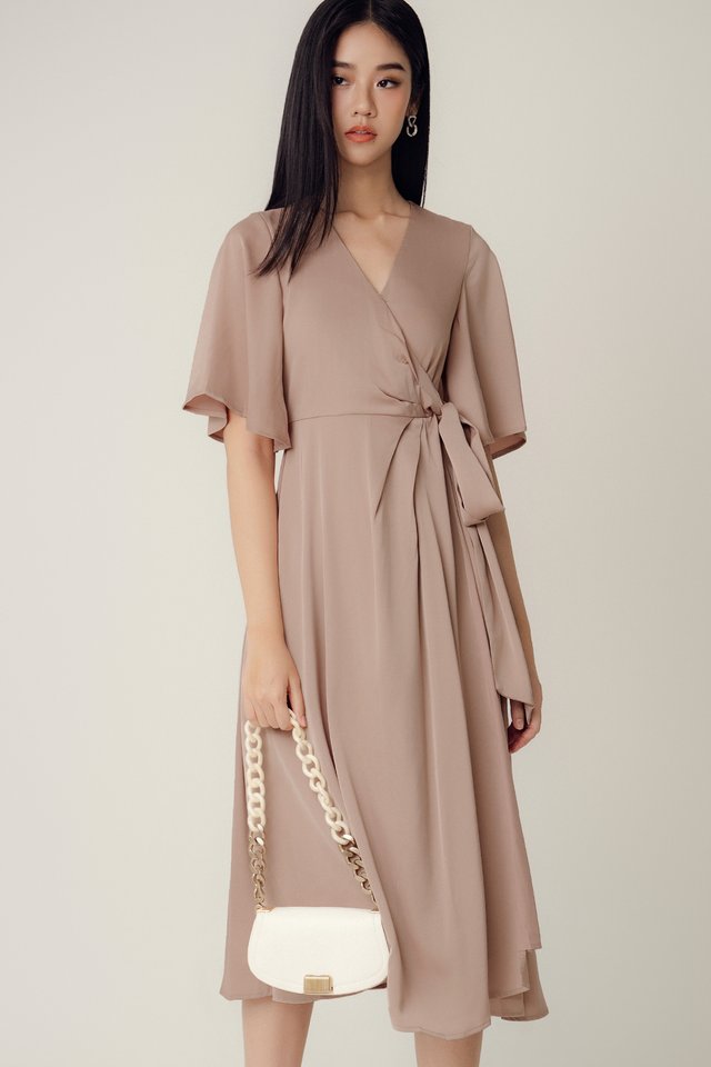 LYDA SATIN WRAP MIDI IN BLUSH