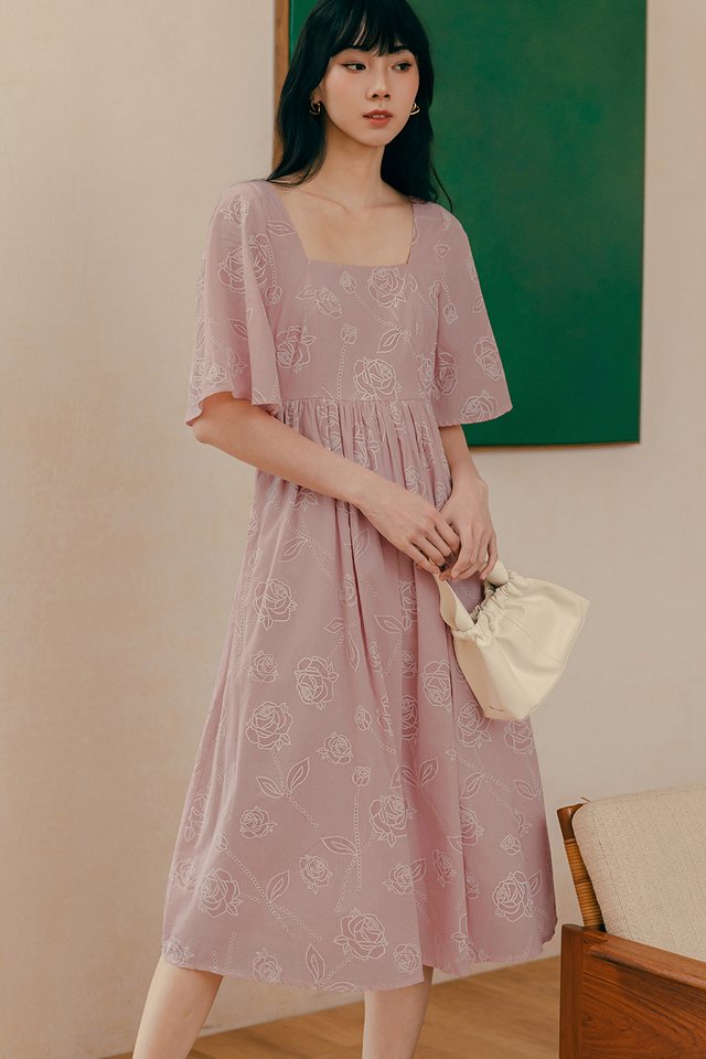 JOLIE EMBROIDERY MIDI IN PINK