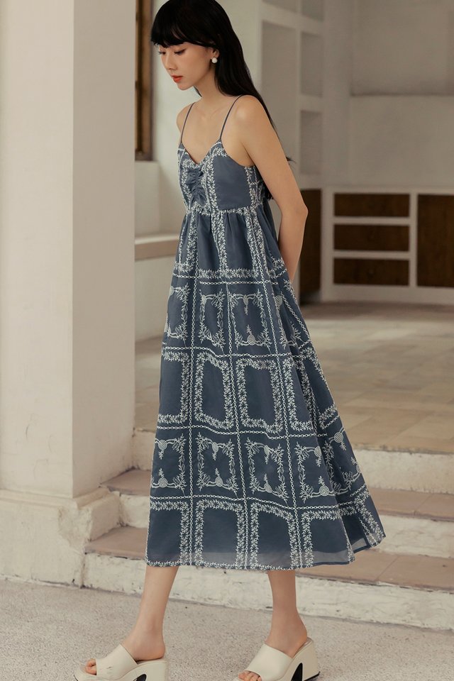 BIANCA EMBROIDERY TENCEL MIDI IN SLATE BLUE