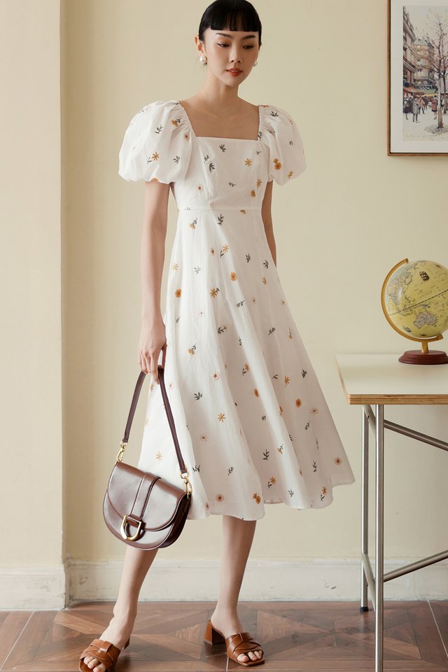 ELISA EMBROIDERY MIDI IN WHITE