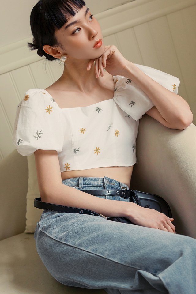 ELISA EMBROIDERY TOP IN WHITE