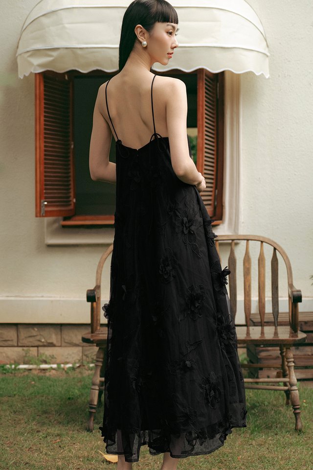 LEA APPLIQUÉ TIE MAXI IN BLACK