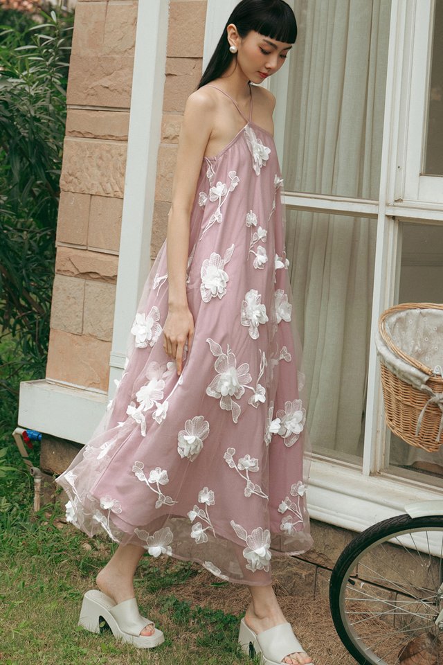 LEA APPLIQUÉ TIE MAXI IN BLUSH