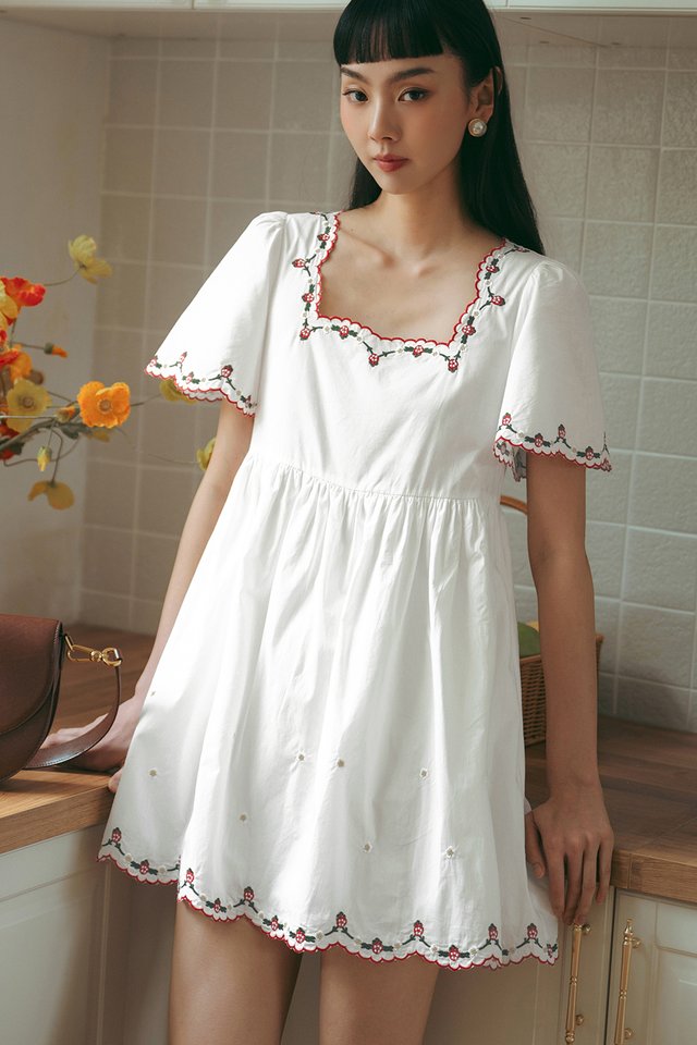 NIVI EMBROIDERY BABYDOLL PLAYSUIT DRESS IN WHITE