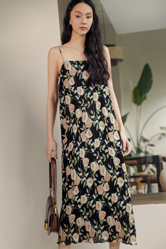 ARIN PLEAT MAXI IN BLACK