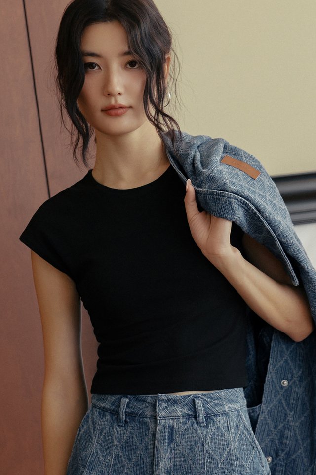 BOYCE PADDED TEE IN BLACK