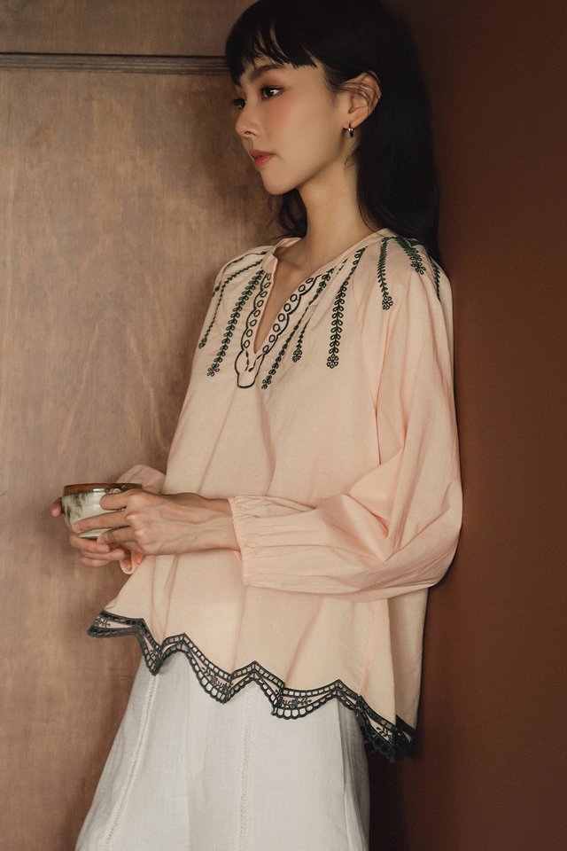 MIO EMBROIDERY TOP IN PEACH PINK