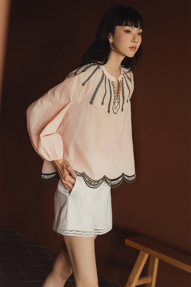 MIO EMBROIDERY TOP IN PEACH PINK
