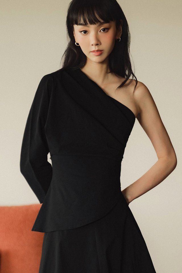 NYOMI TOGA TOP IN BLACK