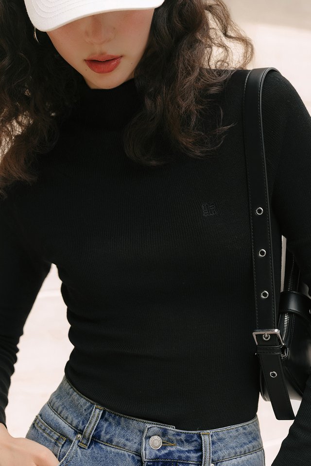 ANAGRAM KNIT TOP IN BLACK