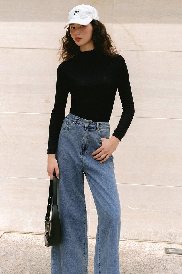 ANAGRAM KNIT TOP IN BLACK