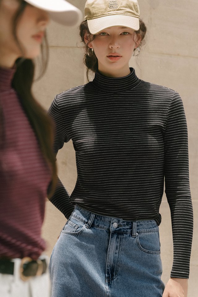 BEAU STRIPE TURTLENECK IN BLACK