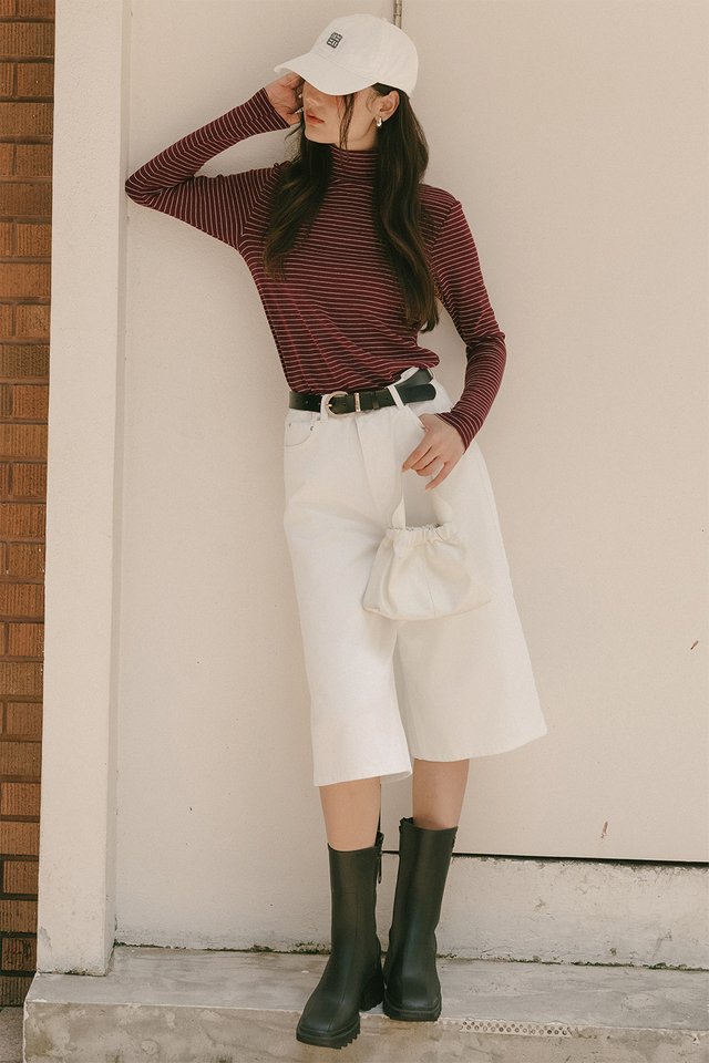 BEAU STRIPE TURTLENECK IN BURGUNDY