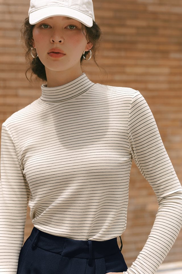 BEAU STRIPE TURTLENECK IN MILK