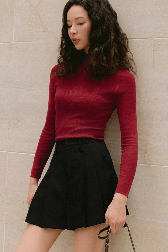MONDI PLEATED SKORTS IN BLACK