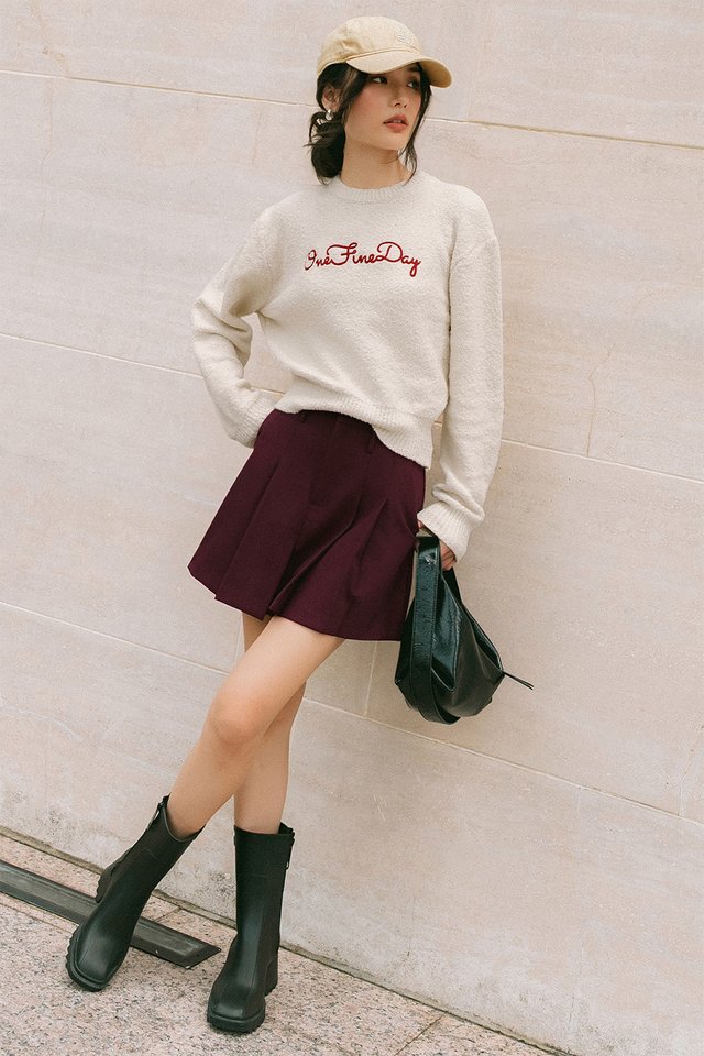 MONDI PLEATED SKORTS IN BURGUNDY