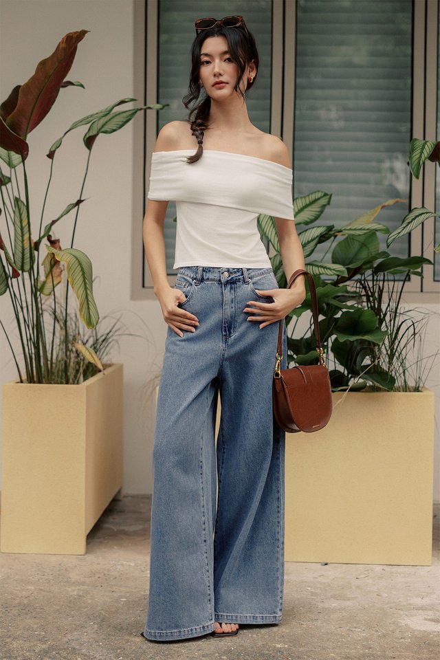 KILO OFF SHOULDER KNIT TOP IN WHITE