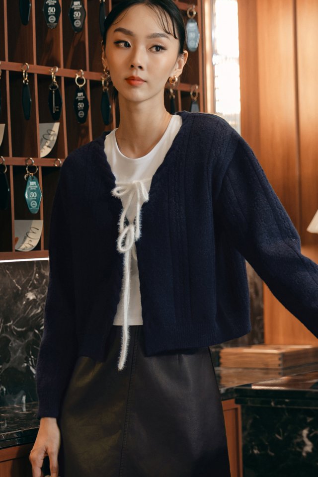 BURTON TIE KNIT CARDIGAN IN NAVY