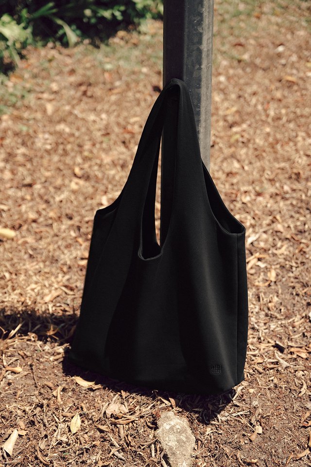 JORDAN HOBO TOTE IN BLACK