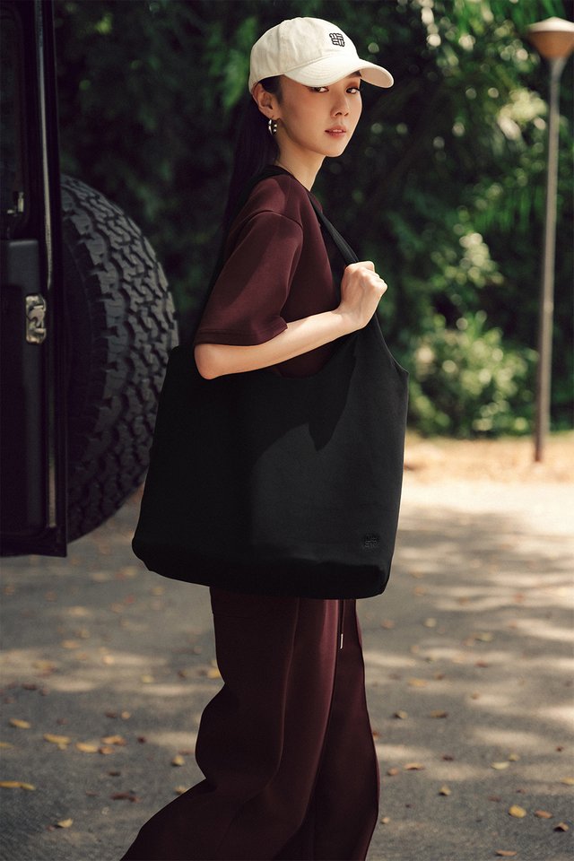 JORDAN HOBO TOTE IN BLACK