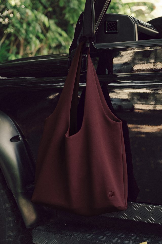 JORDAN HOBO TOTE IN BURGUNDY