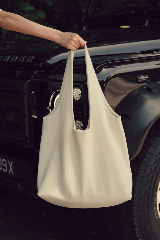 JORDAN HOBO TOTE IN CHALK