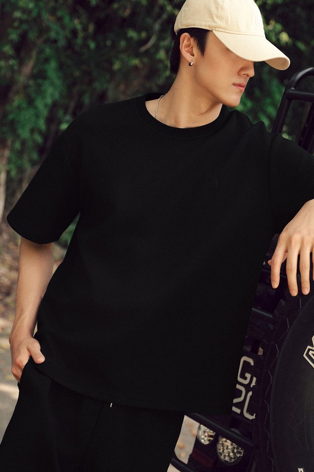 JORDAN UNISEX OVERSIZED TEE IN BLACK