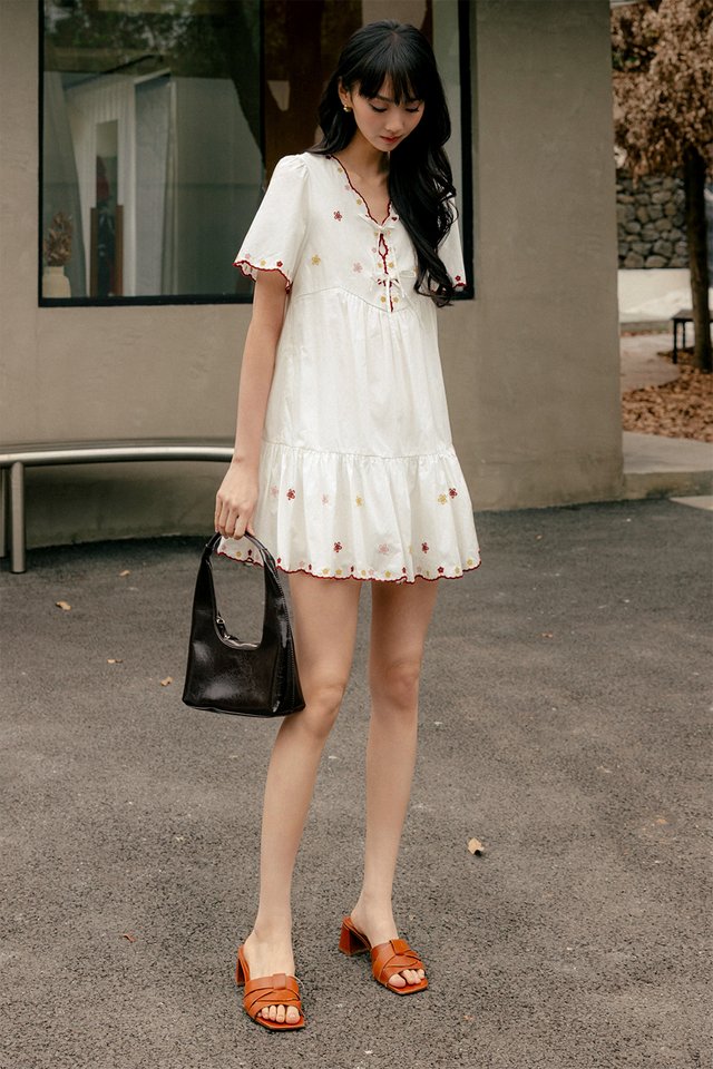 YUNA EMBROIDERY BABYDOLL PLAYSUIT DRESS IN WHITE