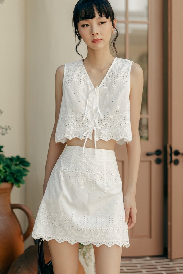 ARIE EMBROIDERY SKIRT IN WHITE