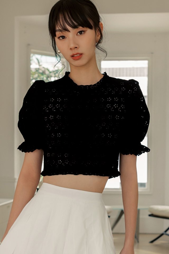 LOWERY EYELET TOP IN BLACK