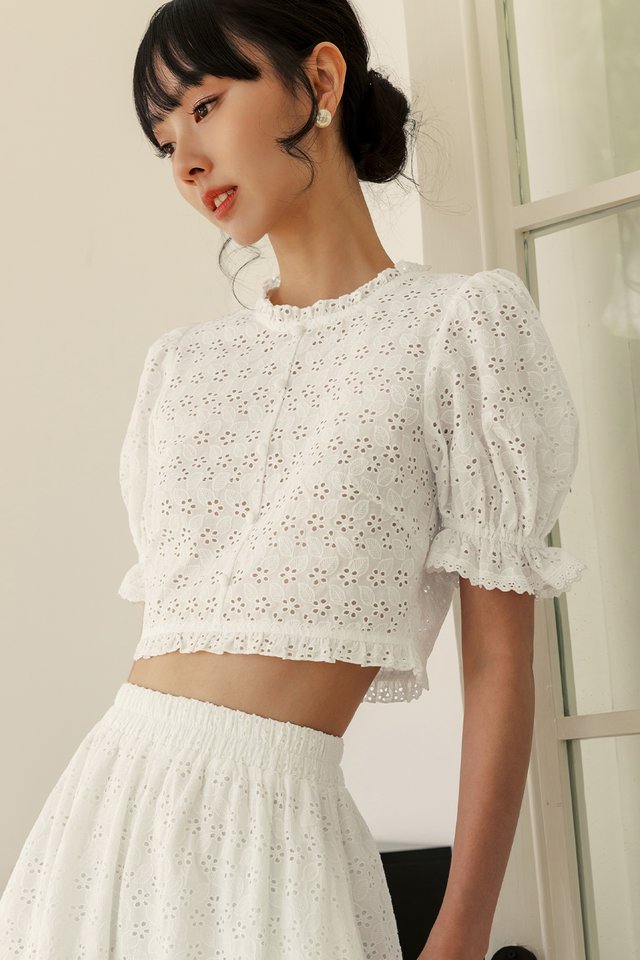 LOWERY EYELET TOP IN WHITE