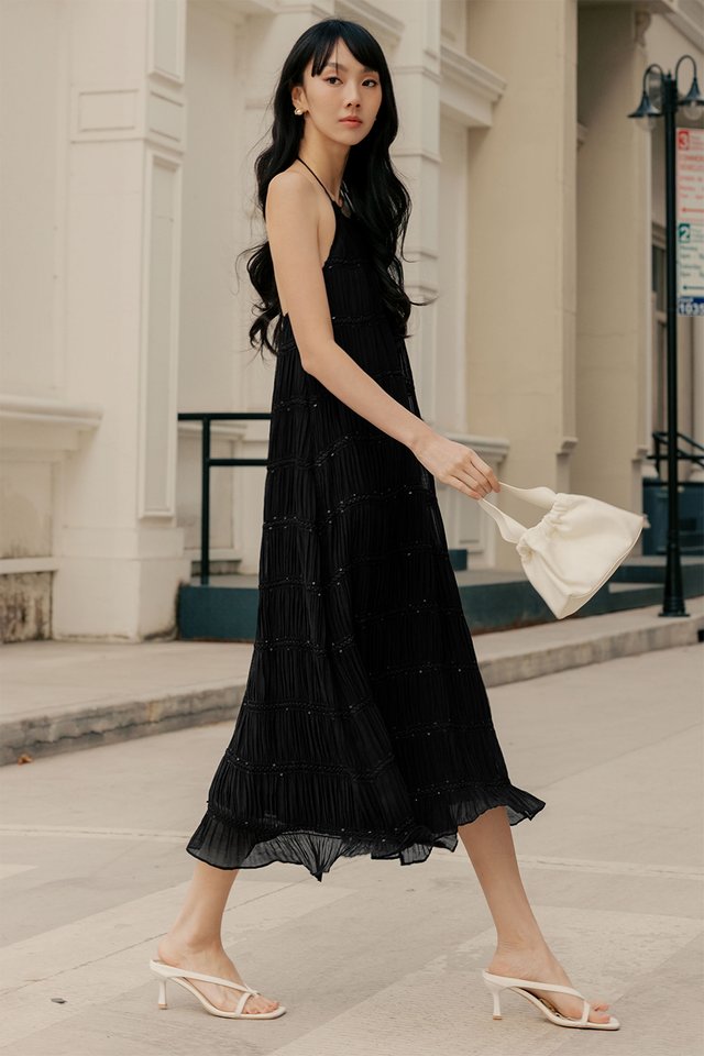 LUMI PLEAT MAXI IN BLACK