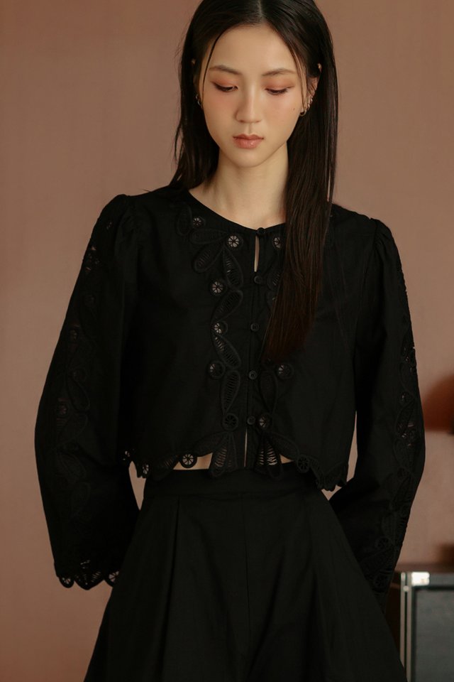 KARRA EMBROIDERY APPLIQUÉ TOP IN BLACK