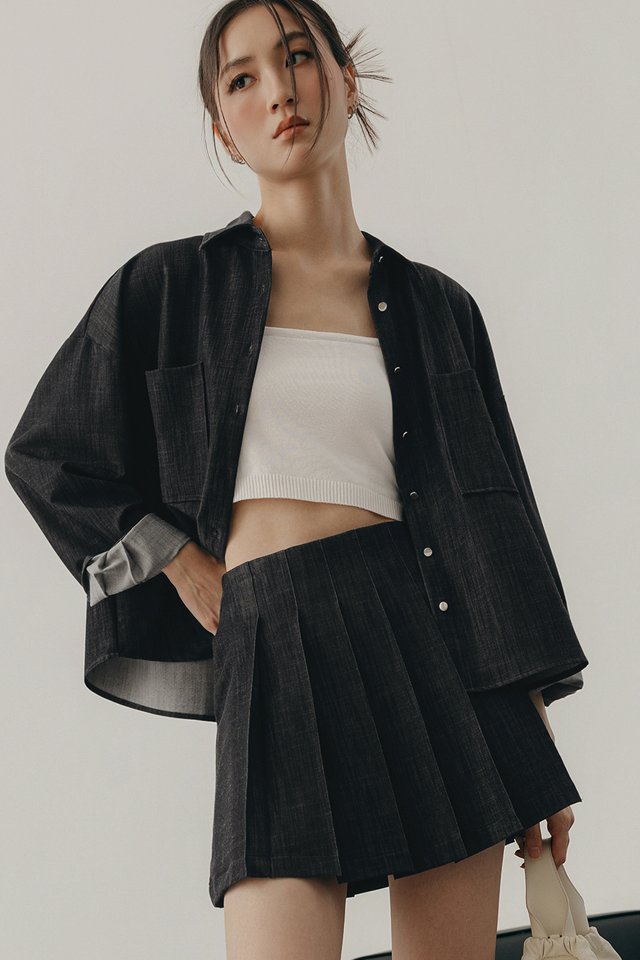 CHAMBRAY PLEATED SKORTS IN BLACK