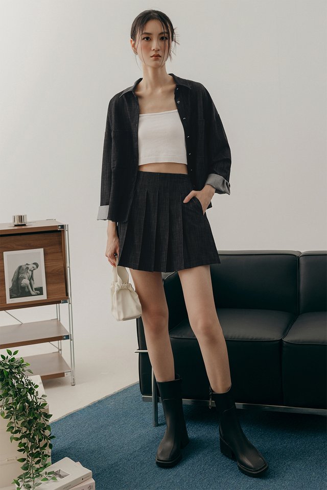 CHAMBRAY PLEATED SKORTS IN BLACK